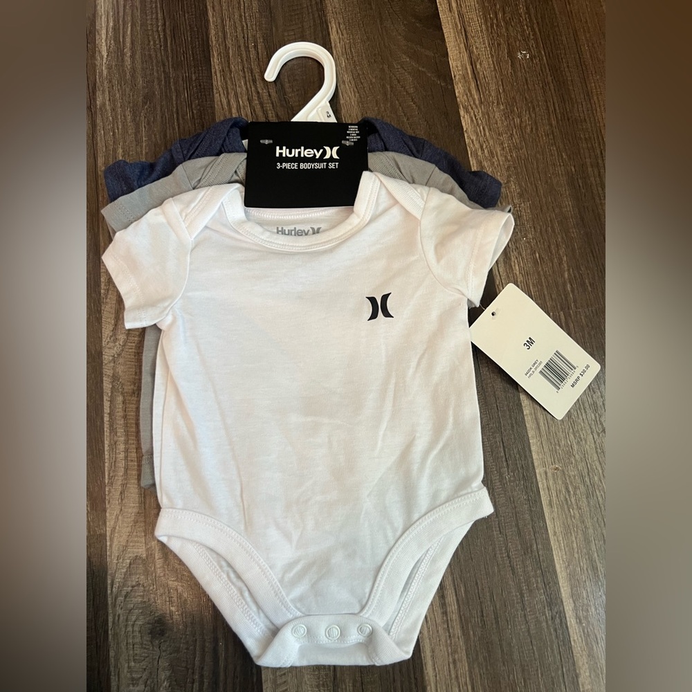 Hurley NWT 3 piece 0-3 month set